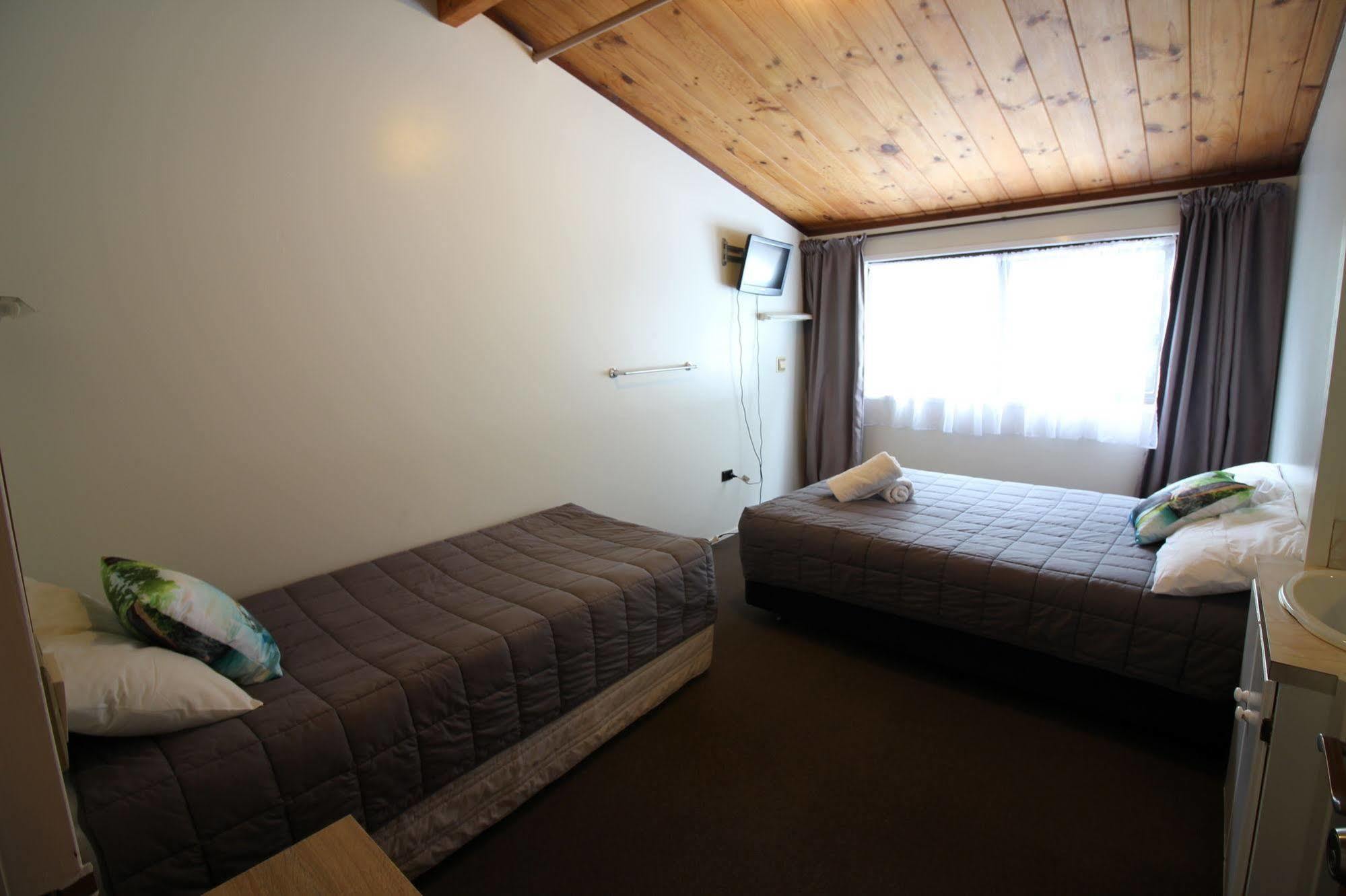 Yha Sunflower Lodge New Plymouth Exterior foto