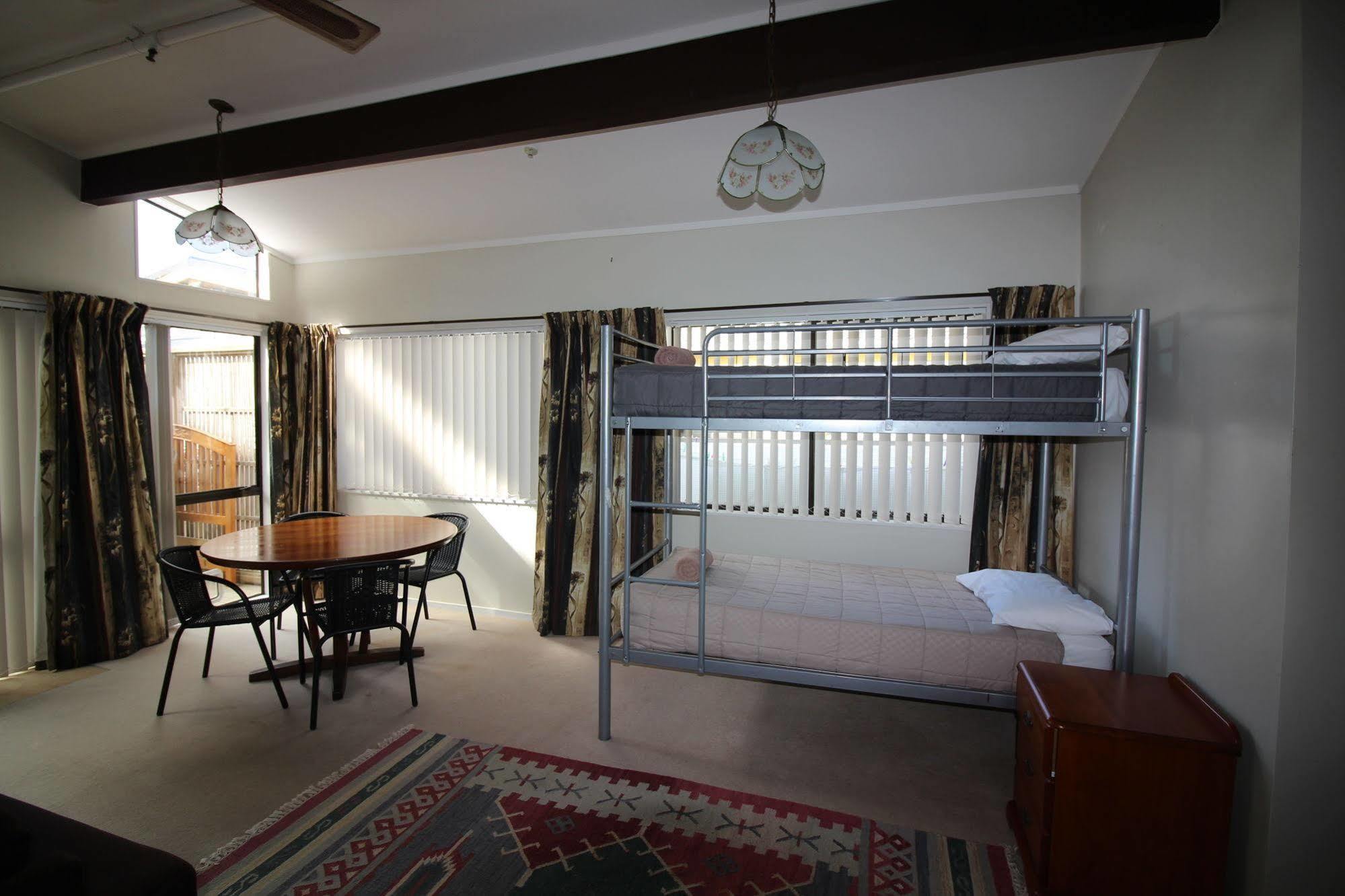 Yha Sunflower Lodge New Plymouth Exterior foto