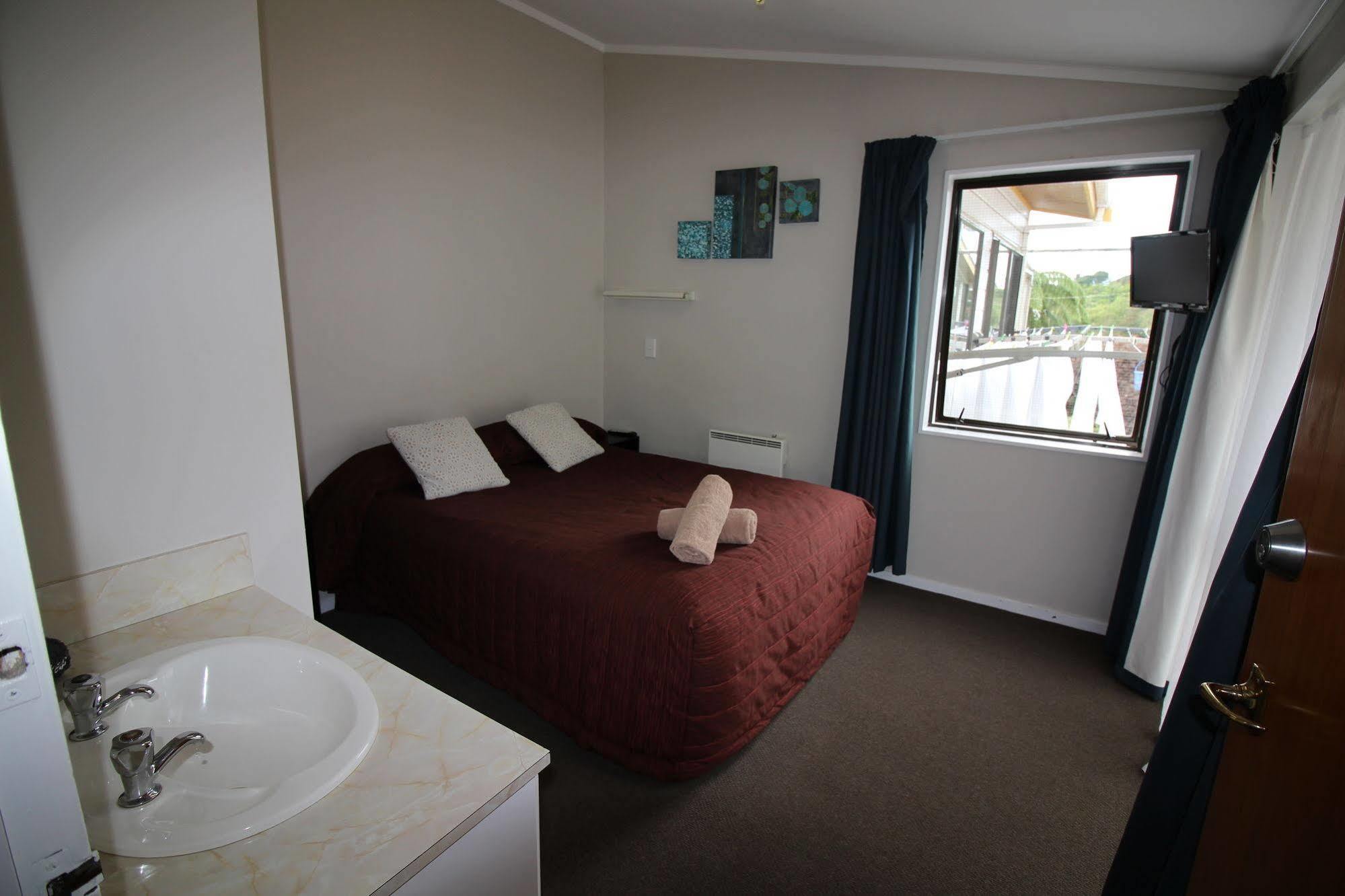 Yha Sunflower Lodge New Plymouth Exterior foto