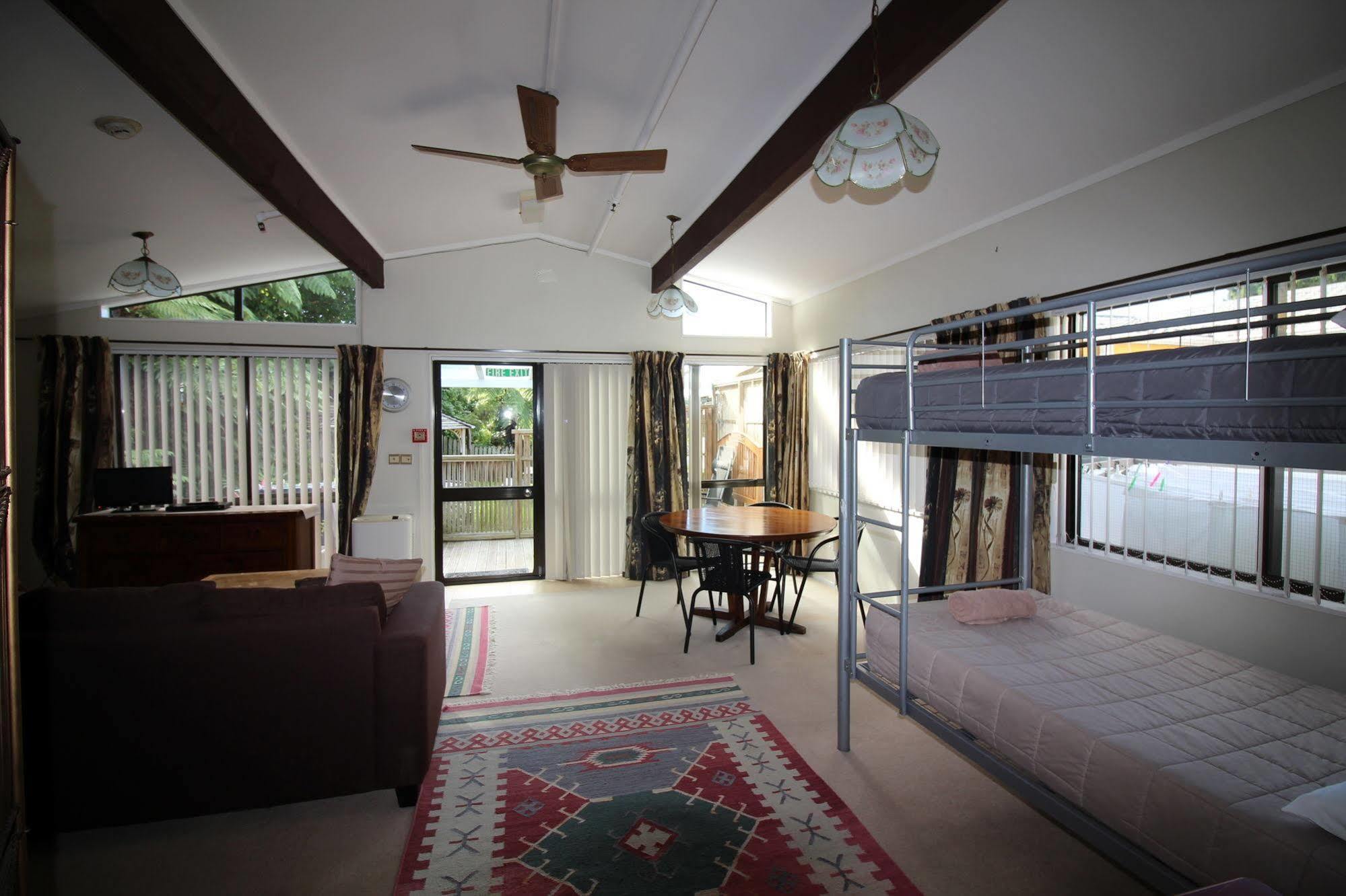 Yha Sunflower Lodge New Plymouth Exterior foto