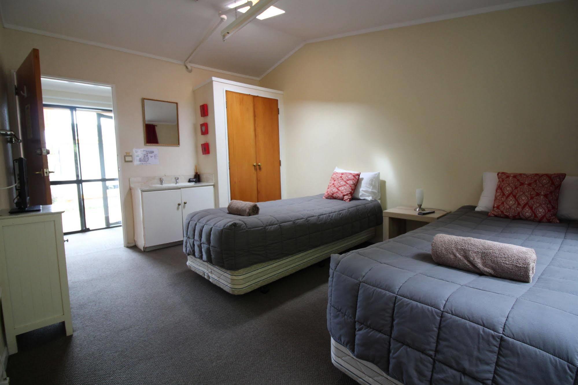 Yha Sunflower Lodge New Plymouth Exterior foto