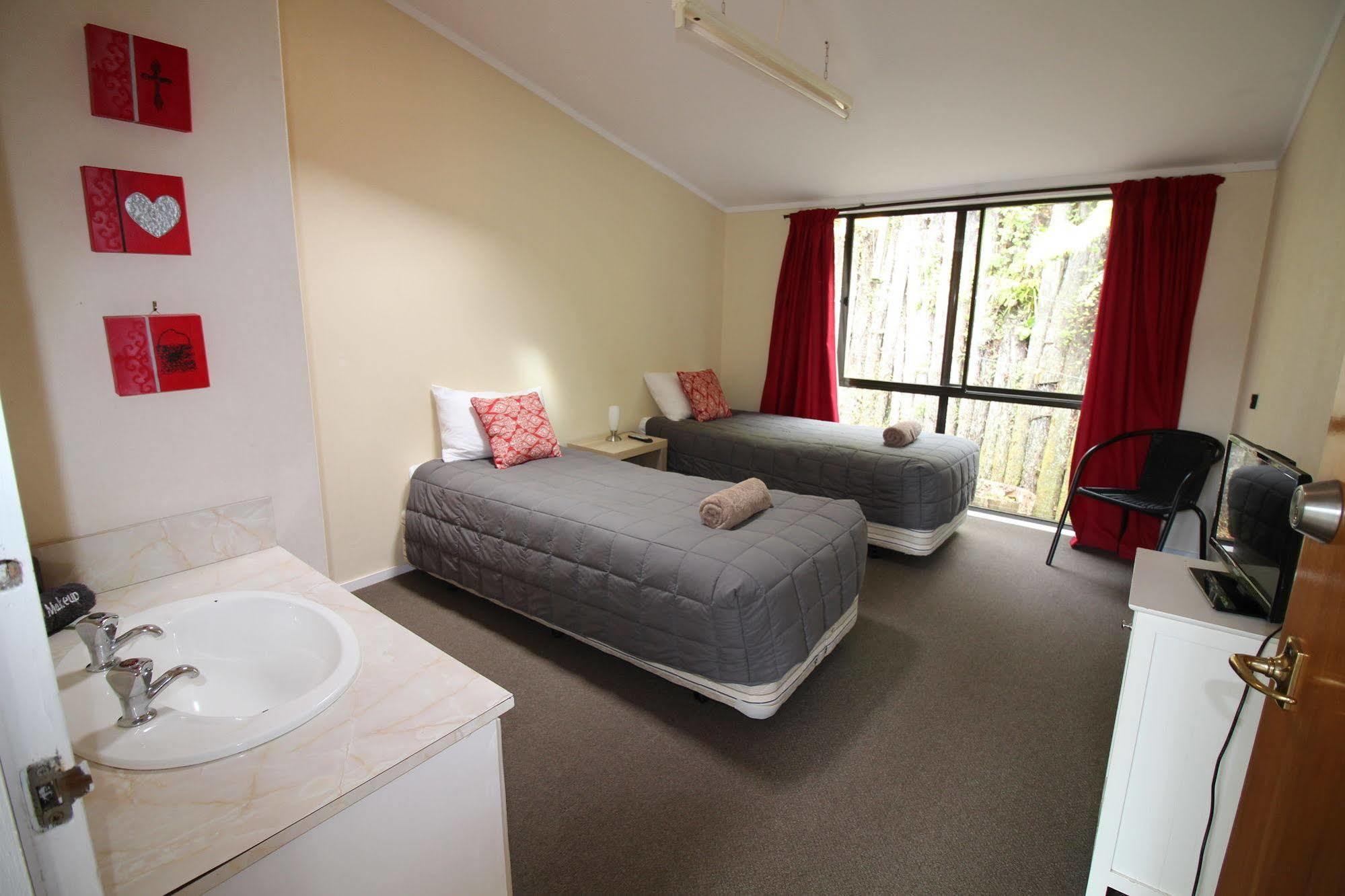 Yha Sunflower Lodge New Plymouth Exterior foto